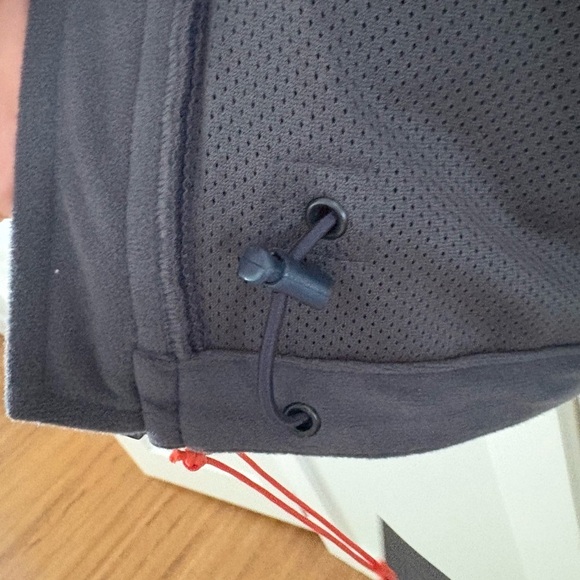 NWT Tech by Tumi Men's Navy Blue lightweight everyday shell Jacket medium - Picture 4 of 8